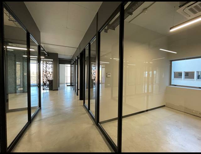 285M² OFFICE TO LET IN BRYANSTON